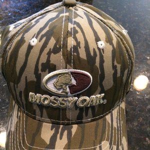 Men's Mossy Oak Camo Hat  NWT